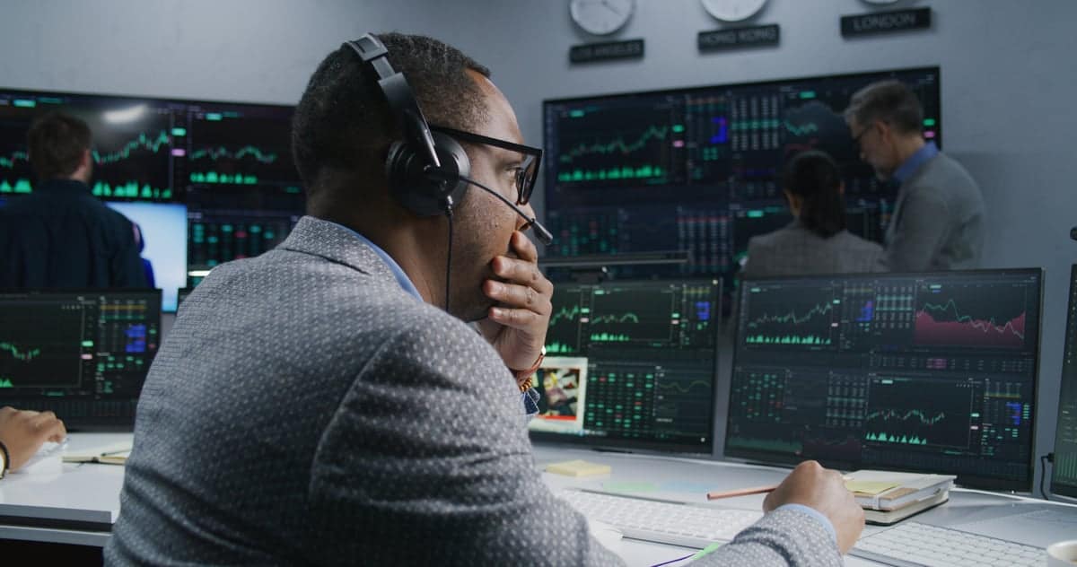 2 Undervalued AI Stocks for Contrarian Investors